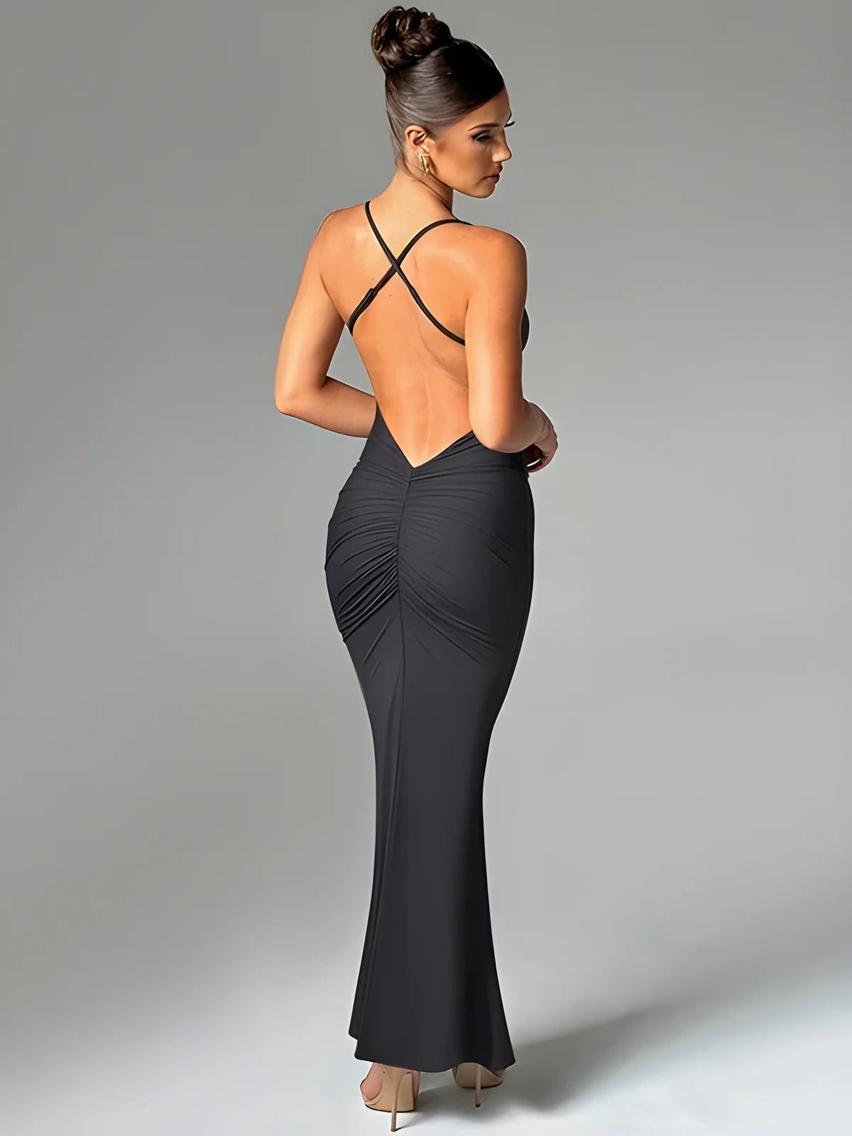 VESTITO ELEGANTE CON SCOLLATURA POSTERIORE
